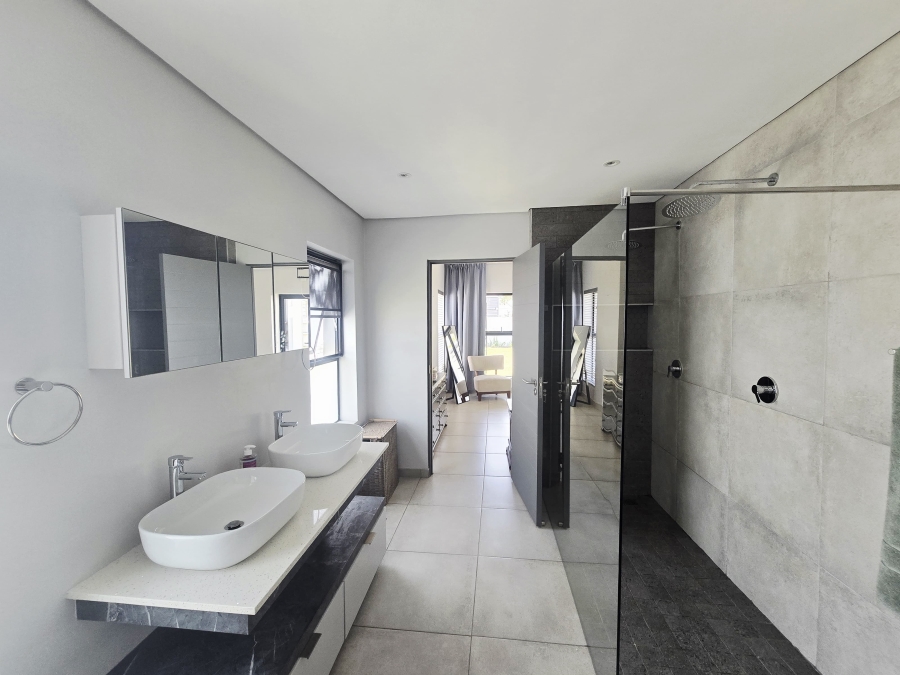 4 Bedroom Property for Sale in Kingswood Golf Estate Western Cape